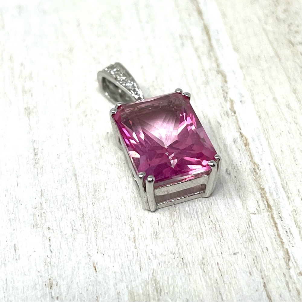 14K white gold, diamonds, pink emerald cut topaz pendant - Picture 6 of 11
